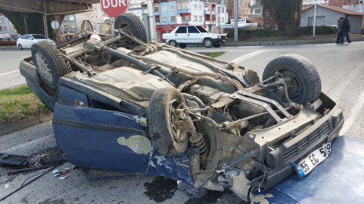 Sürücü parçalanan araçtan sağ kurtuldu