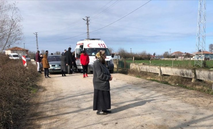 Otomobil sulama kanalına çarptı: 7 yaralı