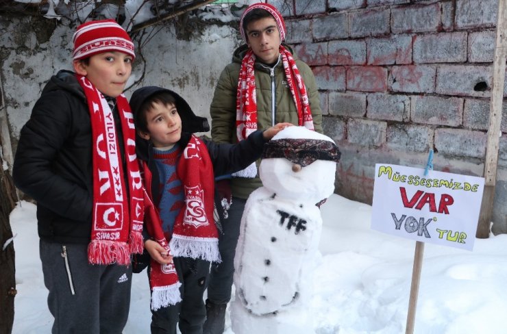 Sivassporlu minik taraftarlardan ilginç tepki!