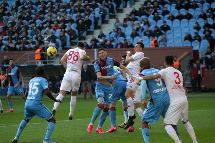 Süper Lig: Trabzonspor: 1 - Sivasspor: 0 (Maç devam ediyor)