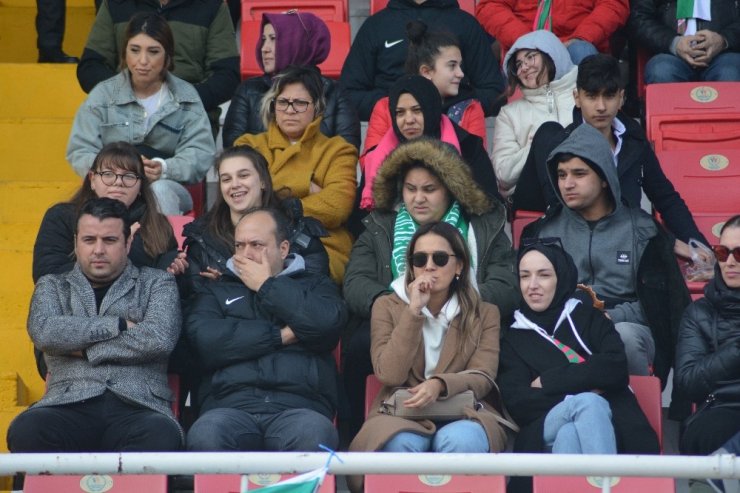 Isparta’da rekor seyirci