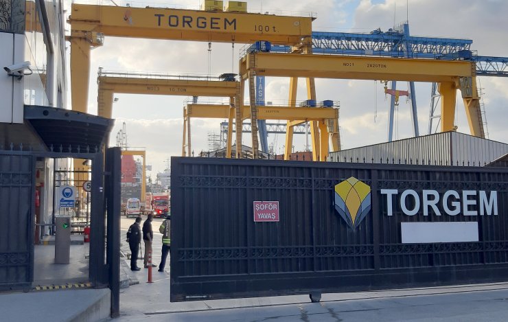 Tuzla'da bakım yapılan gemide çıkan yangın söndürüldü