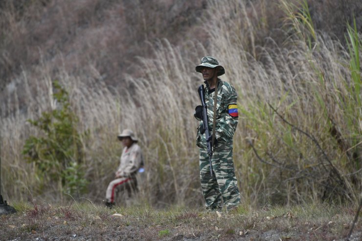 Venezuela'da ordu ve milis gücünden tatbikat