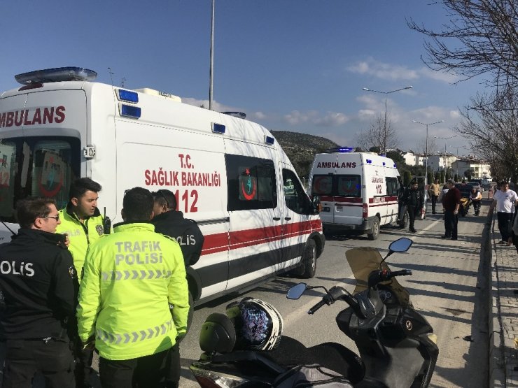 Virajı alamayan motosiklet ağaca çarptı; 2 ağır yaralı
