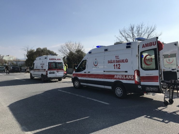 Virajı alamayan motosiklet ağaca çarptı; 2 ağır yaralı
