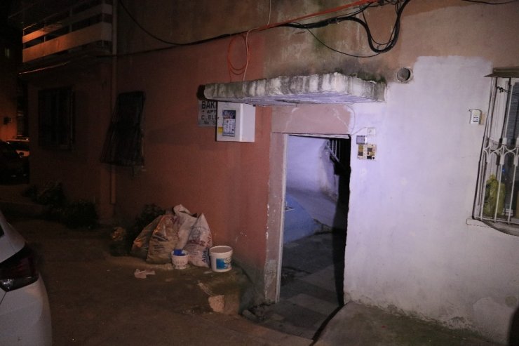 Evinde mangal yakıp ısınmak isterken hayatını kaybetti