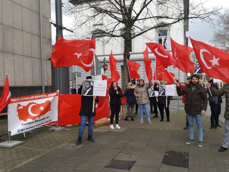 Almanya’da polis şiddeti protesto edildi