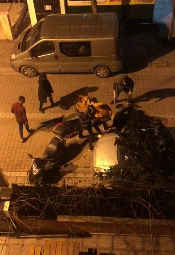 Avcılar’da sopalı, sandalyeli kavga kamerada