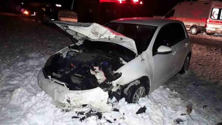 Tatvan’da zincirleme trafik kazası: 2 ölü, 3 yaralı