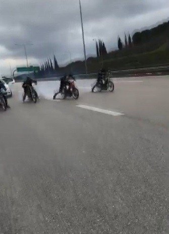 Otobanda ölüm yarışı