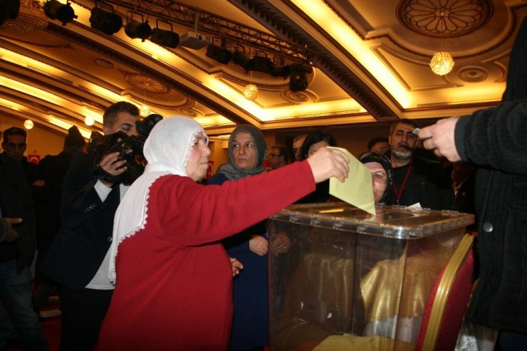 CHP Diyarbakır İl Başkanlığına Gönül Özel seçildi