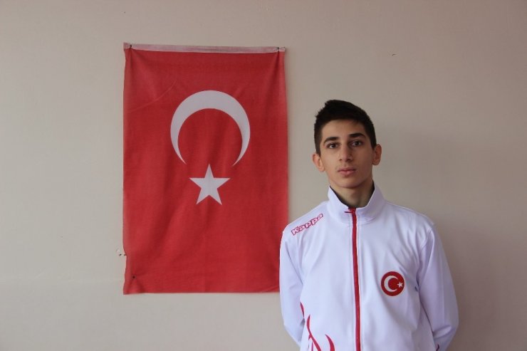 17 yaşındaki Milli tekvandocunun hedefi Dünya şampiyonluğu