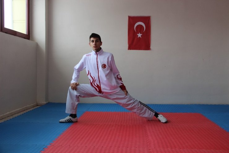 17 yaşındaki Milli tekvandocunun hedefi Dünya şampiyonluğu