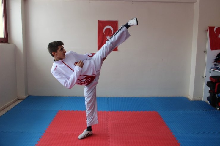 17 yaşındaki Milli tekvandocunun hedefi Dünya şampiyonluğu