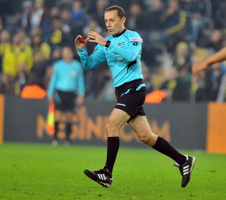 UEFA’dan Cüneyt Çakır’a görev