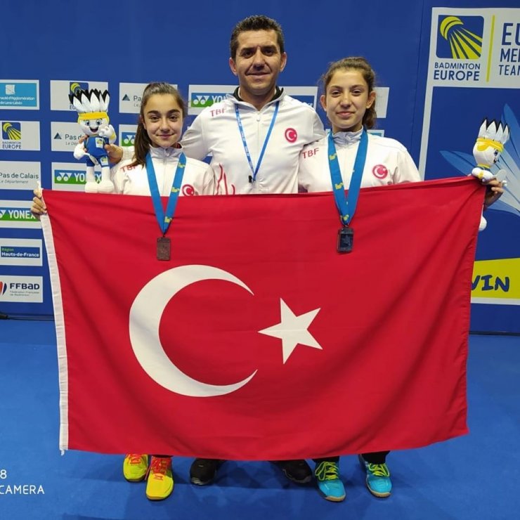 Selendili badminton sporcuları Fransa’dan dereceyle döndü