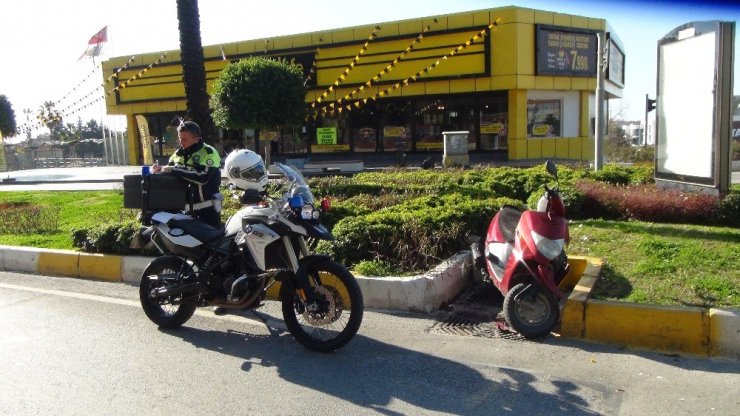Polisin ’Dur’ ihtarına uymayan motosikletli, kaza yapınca yakayı ele verdi