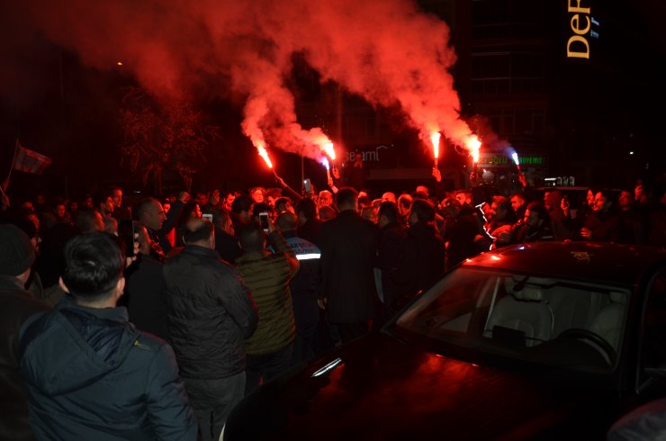 Karaman Belediyespor taraftarları maçta çıkan olayları protesto etti