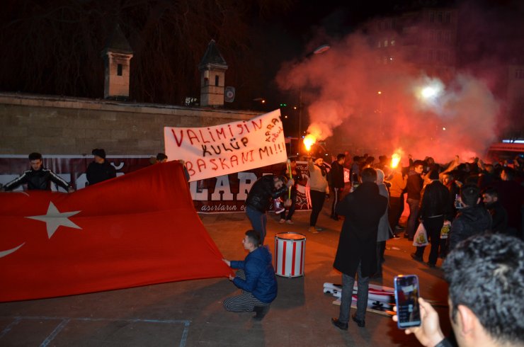 Karaman Belediyespor taraftarları maçta çıkan olayları protesto etti