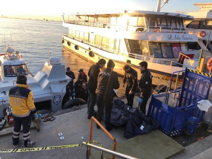 Kartal’da denizden erkek cesedi çıktı