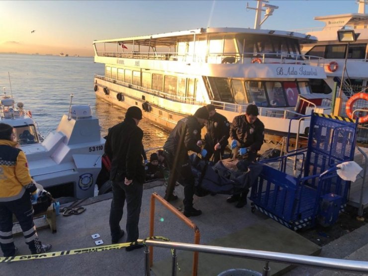 Kartal’da denizden erkek cesedi çıktı