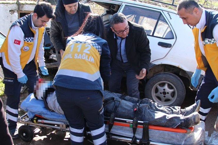 Kontrolden çıkan otomobil elektrik direğine çarptı: 1 ağır yaralı