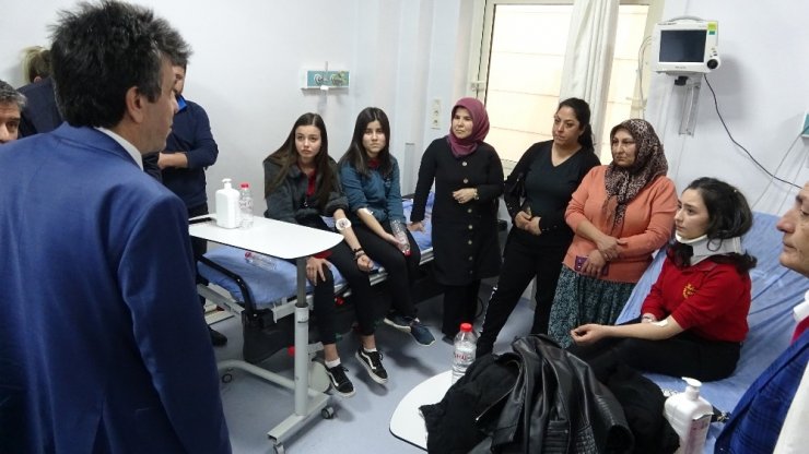 Mersin’de öğrenci servisi kaza yaptı: 11 yaralı