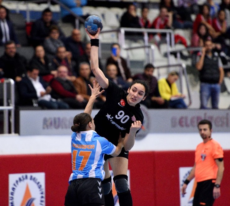 Muratpaşa kadın hentbol takımından 50 gol