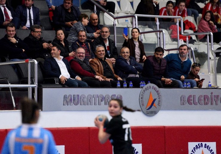 Muratpaşa kadın hentbol takımından 50 gol