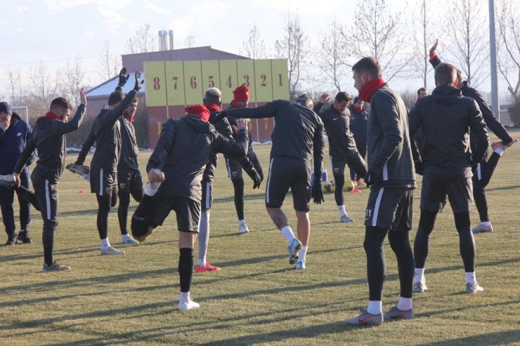 Robert Prosinecki: “Kayserispor savaşmaya devam edecek”