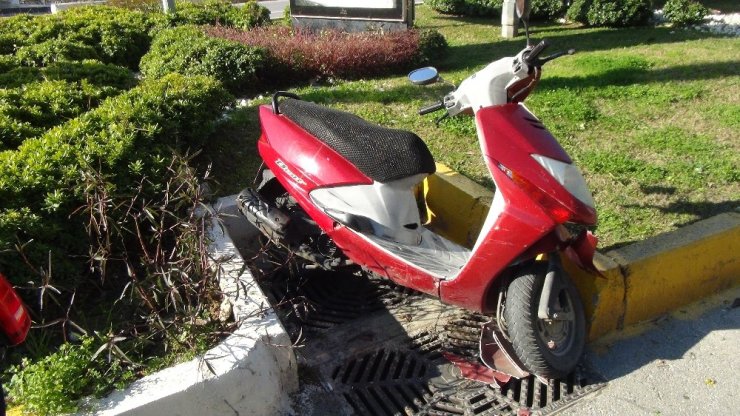 Polisin ’Dur’ ihtarına uymayan motosikletli, kaza yapınca yakayı ele verdi