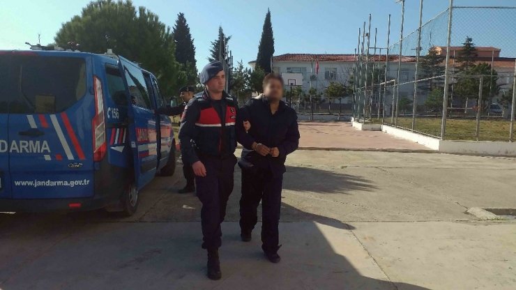 İranlı 4 kişi polis süsüyle turistleri gasp ettiler