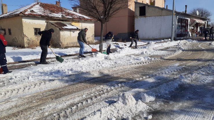 Ulaş'ta kar temizleme çalışmaları devam ediyor