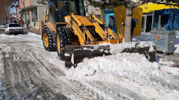 Ulaş'ta kar temizleme çalışmaları devam ediyor