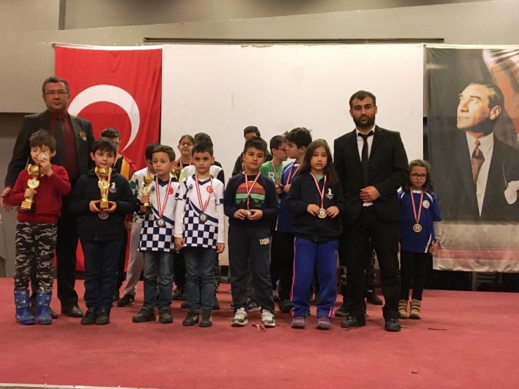 Ayvalık’ta satranç turnuvası heyecanı