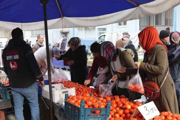 Soğuk havalar semt pazarlarında fiyatları yükseltti
