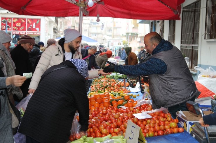 Soğuk havalar semt pazarlarında fiyatları yükseltti