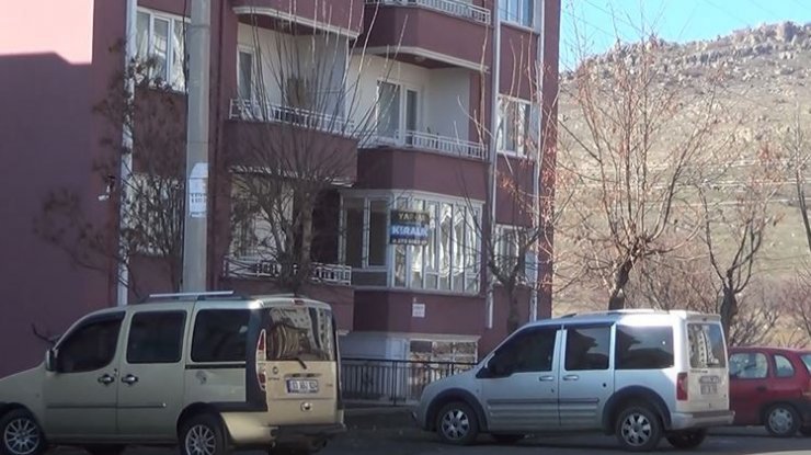 Öldürülen kadının evi sessizliğe büründü