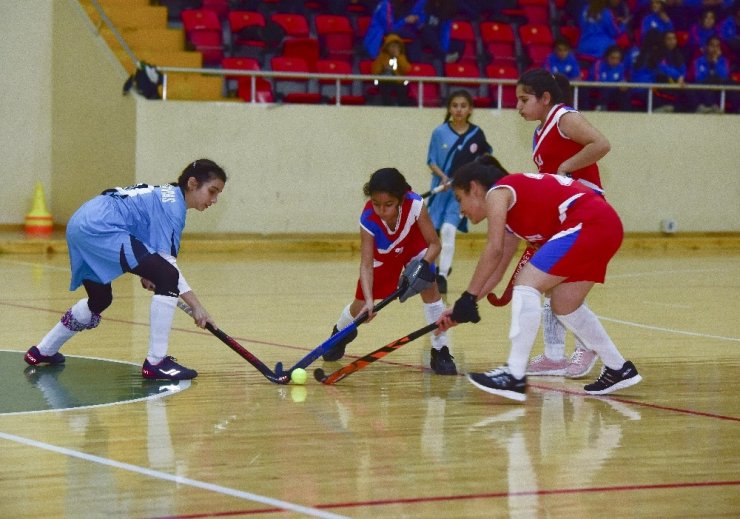 Osmaniye’de Anadolu Yıldızlar Ligi Hokey Grup Müsabakaları
