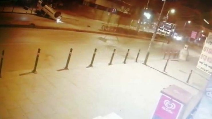 Bağdat Caddesi’nde otomobilin takla attığı kazanın yeni görüntüleri ortaya çıktı