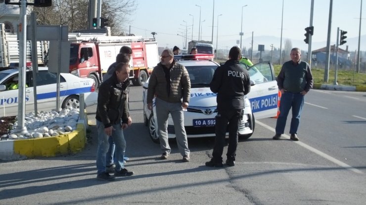 Hafriyat kamyonu kamyonete çarptı: 2 yaralı