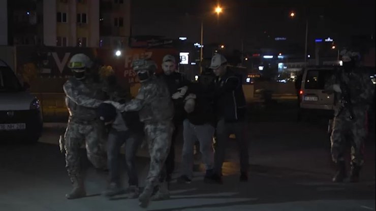Bursa’daki DEAŞ operasyonu saniye saniye kameraya yansıdı...