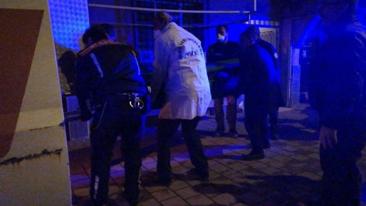 Kokular geldi, evinde ölü bulundu