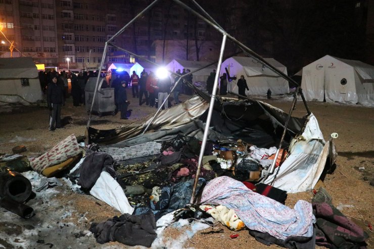 Elazığ'da depremzede çadırında yangın