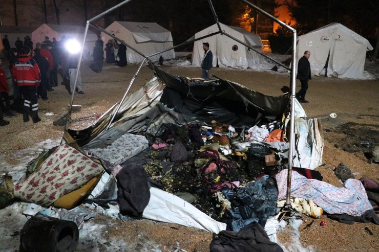 Elazığ'da depremzede çadırında yangın