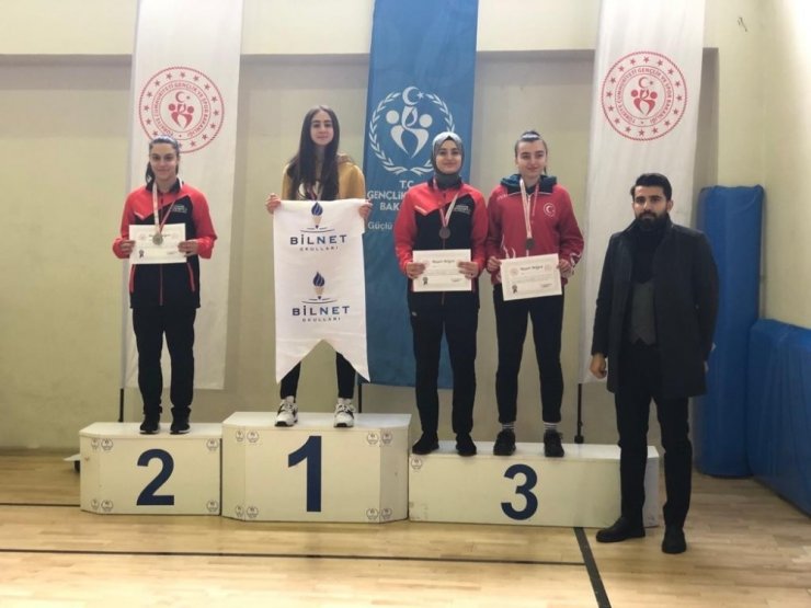 Gaziantepli sporculardan Gençler Karete Okul Yarışmalarında 10 madalya