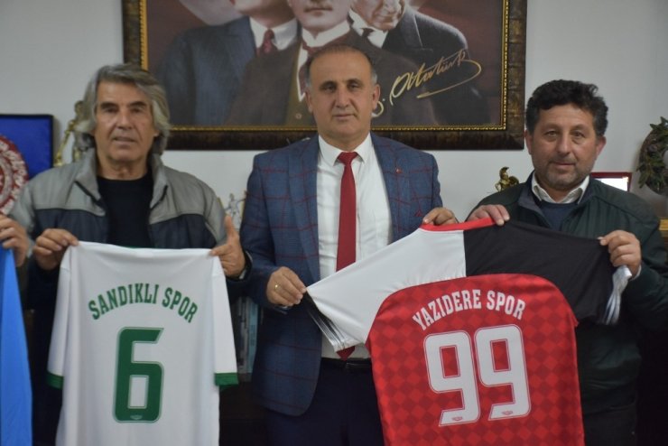 Başkan Kaya’dan spor kulüplerine forma desteği