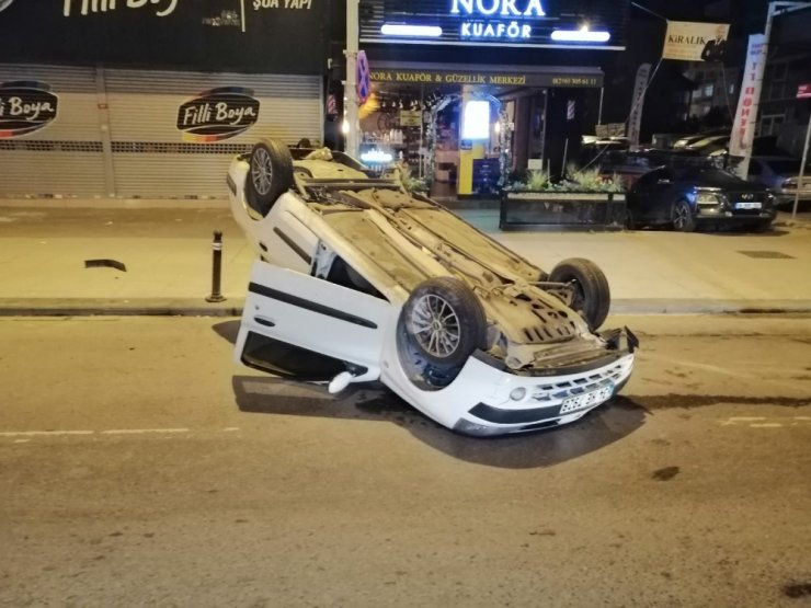 Bağdat Caddesi’nde bir otomobil takla attı