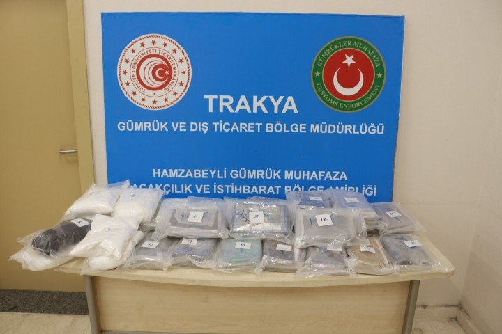 Gümrük Muhafaza ekipleri piyasa değeri 100 milyon liranın üzerinde olan uyuşturucu madde ele geçirdi