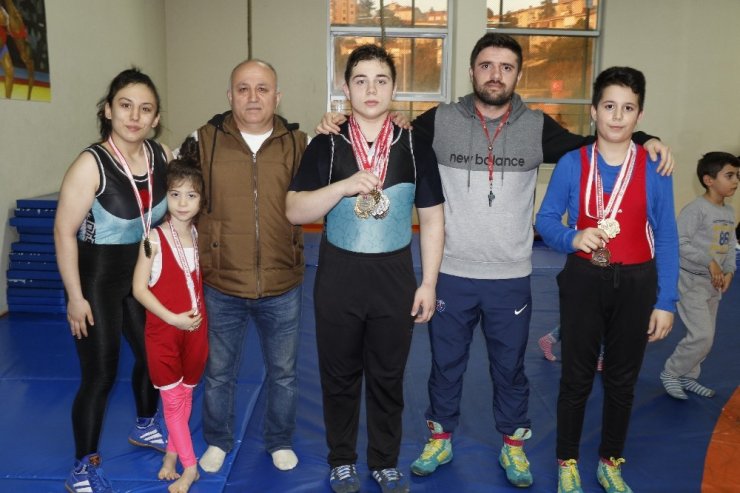 Aile boyu güreşçiler